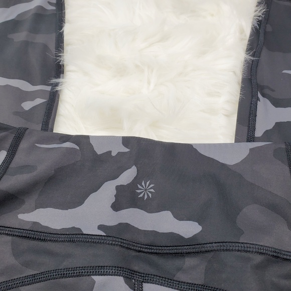 NWOT Athleta Black Camo Contender Leggings - Picture 6 of 7